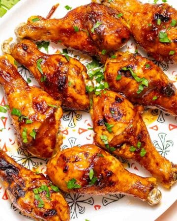 Cooked drumsticks on a plate with fresh parsley