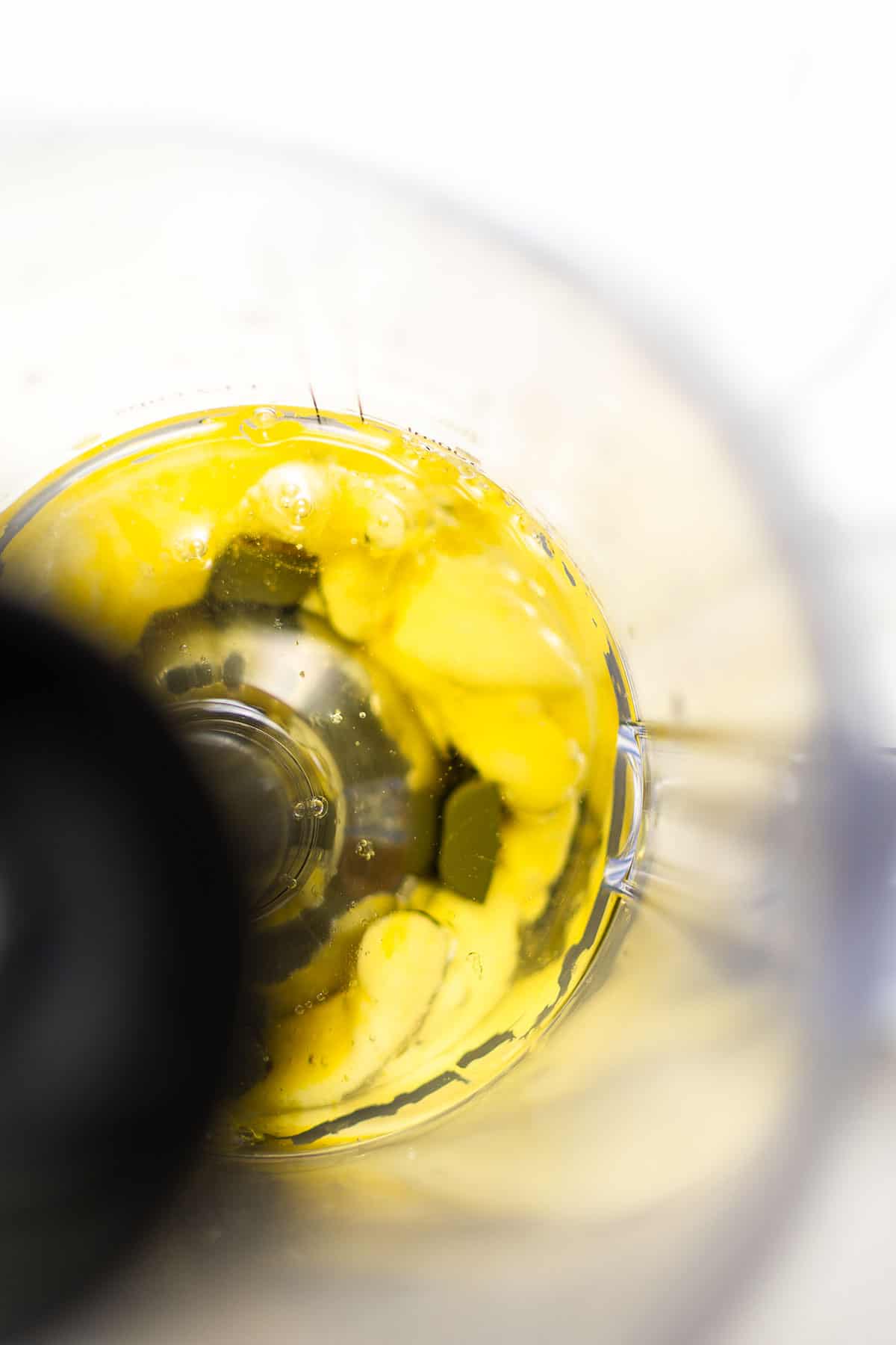 blender blade making mayonnaise