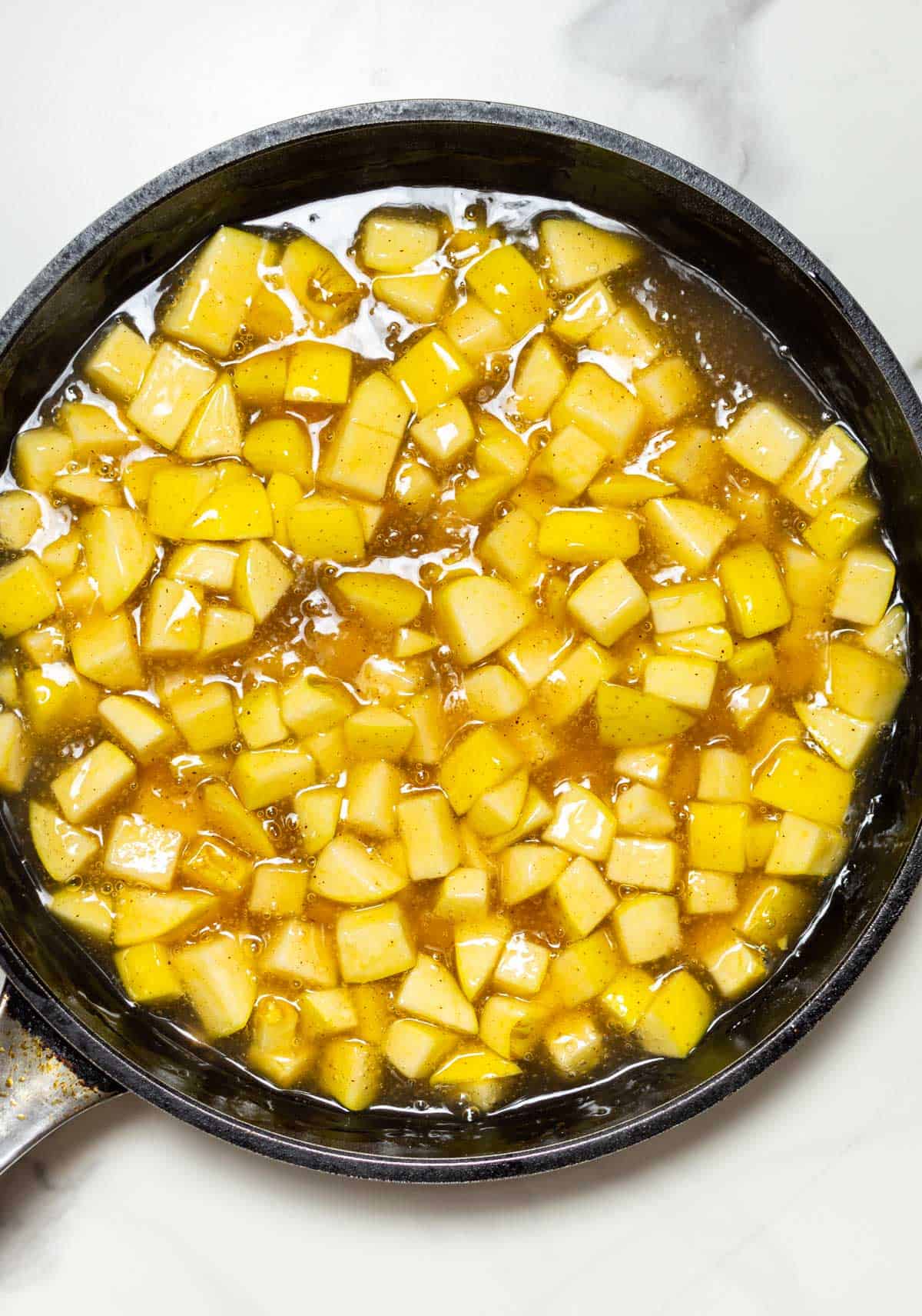 sauce pan containing apple pie filling