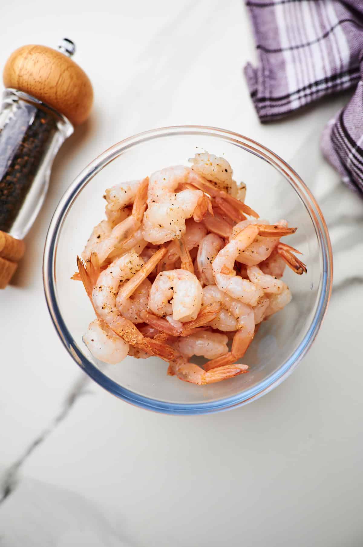 raw shrimp coated in garlic powder, salt, and black pepper